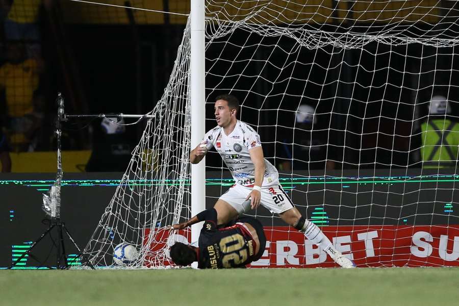 Nathan Fogaça garantiu a vitória do Operário sobre o Sport