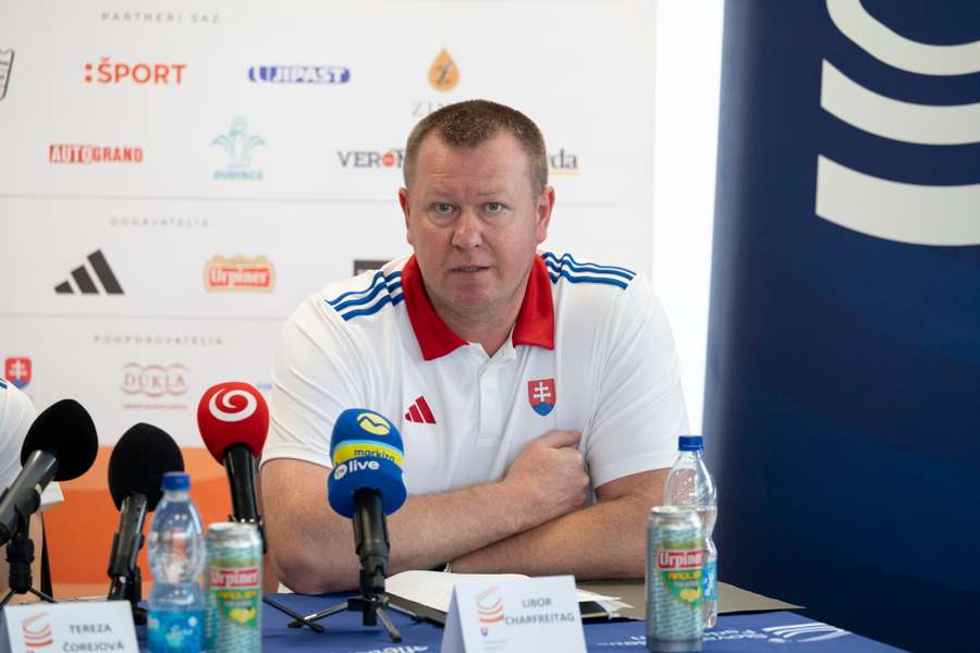 Šéftréner slovenskej reprezentácie Libor Charfreitag. Šéftréner slovenskej reprezentácie Libor Charfreitag.