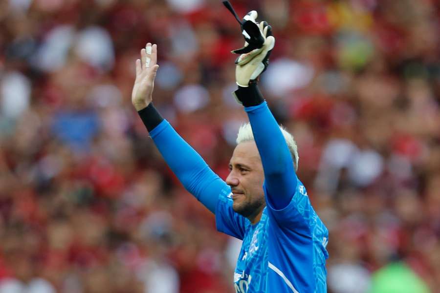 Diego Alves se despediu do Flamengo neste sábado (12)