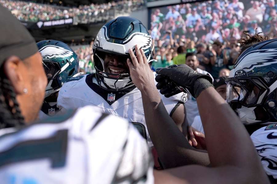 Jalen Hurts trägt seine Eagles zum Sieg gegen die Rams.