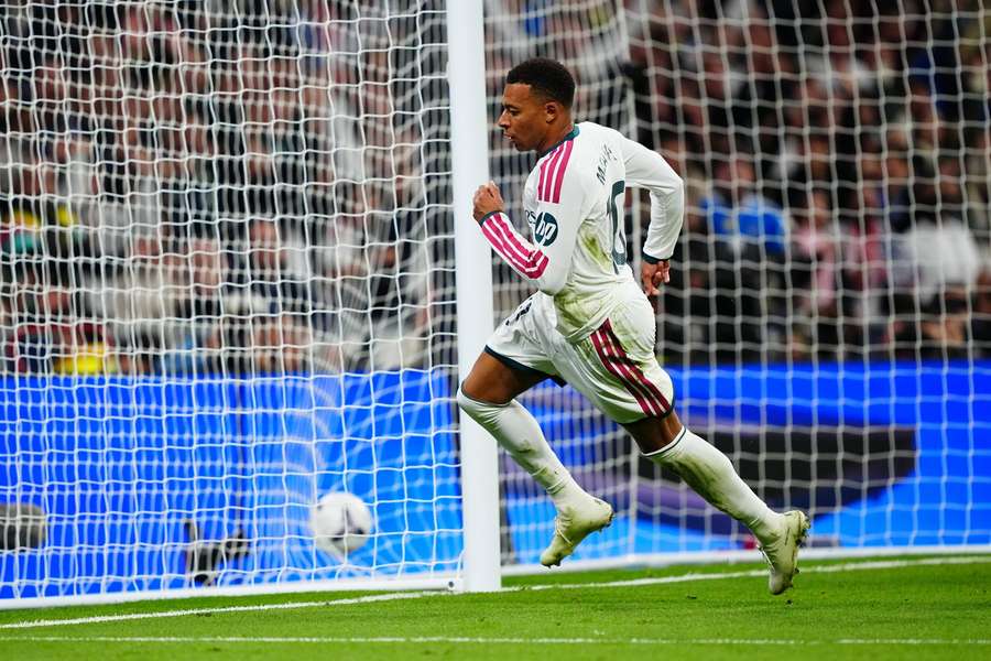 Kylian Mbappe a semnat o dublă în duelul cu Sevilla Kylian Mbappe a semnat o dublă în duelul cu Sevilla