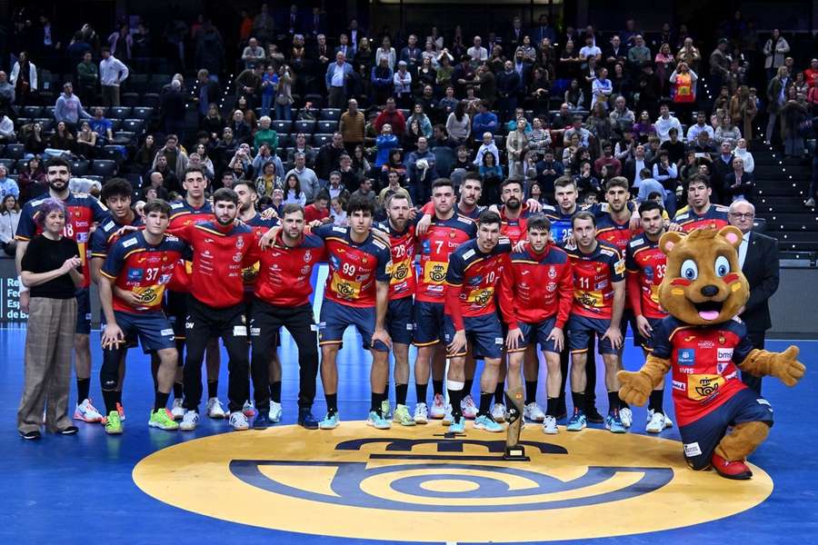 Imagen de los Hispanos tras jugar ante Portugal en Pamplona en el Torneo Internacional de España