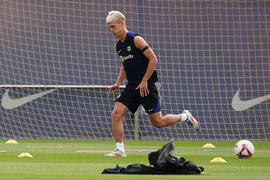 Dani Olmo op het trainingsveld bij FC Barcelona