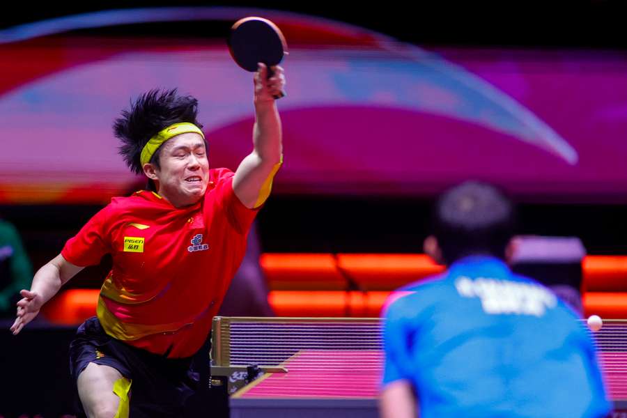 Wang Chuqin (l.) ist Tischtennis-Weltmeister