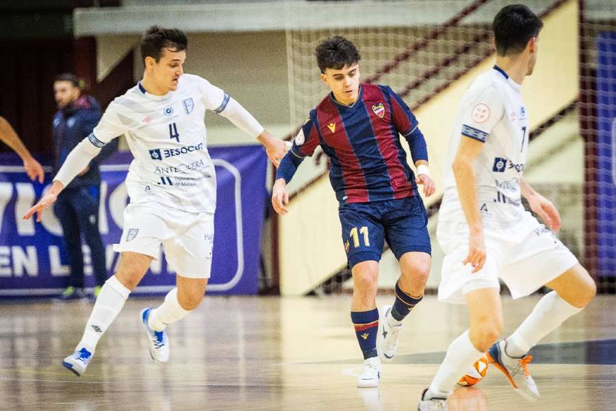 El UMA Antequera y el Levante se midieron en octavos de la Copa