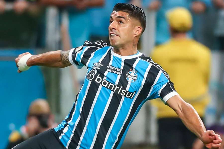 Suárez continua no Grémio