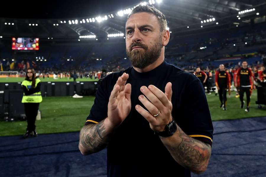 De Rossi renueva hasta 2027 como entrenador de la Roma