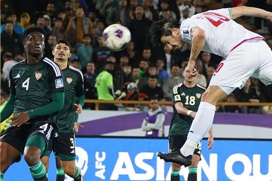 Azmoun marca pelo Irão