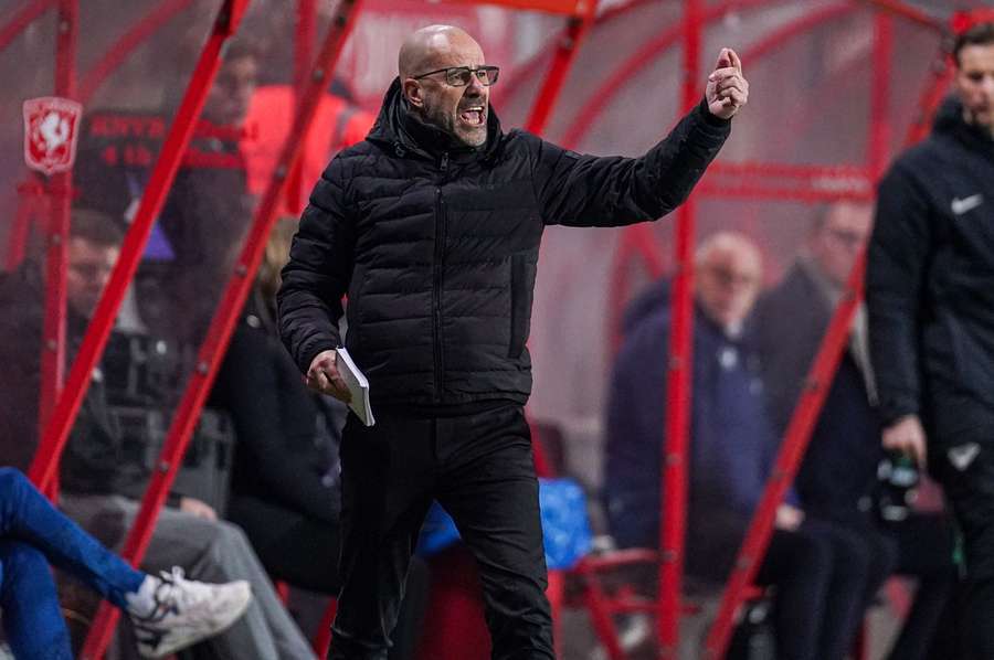 Peter Bosz neemt het met PSV om 21.00 uur op tegen FC Twente