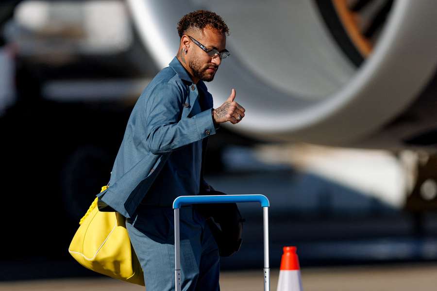 Neymar bei der Ankunft in den Vereinigten Staaten Neymar bei der Ankunft in den Vereinigten Staaten