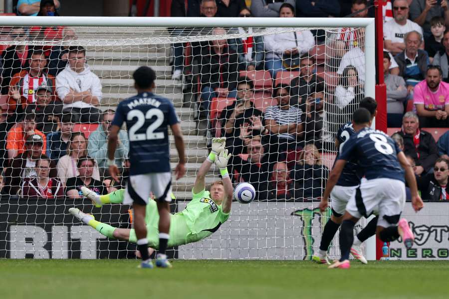 Asensio nie wykorzystał dwóch rzutów karnych, Leicester z upragnionymi punktami