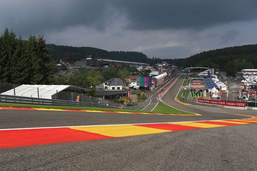 De beruchte Eau Rouge bocht op Spa