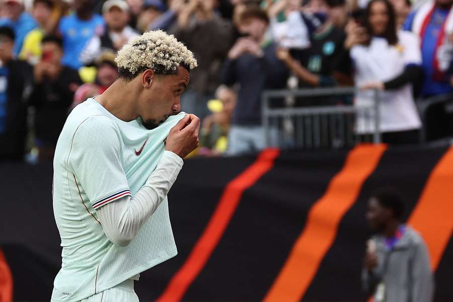 Hugo Ekitike contre le Brésil.