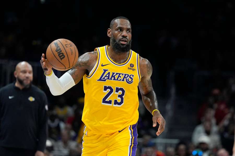 LeBron James rămâne la Los Angeles Lakers