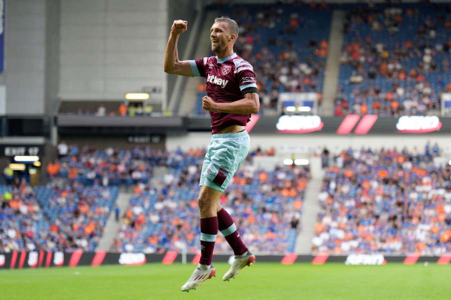 Tomáš Souček zaznamenal na Ibrox Stadium gól.
