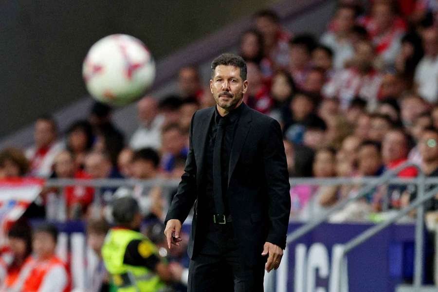 Simeone sledoval, ako jeho tím v závere zápasu strhol víťazstvo na svoju stranu.