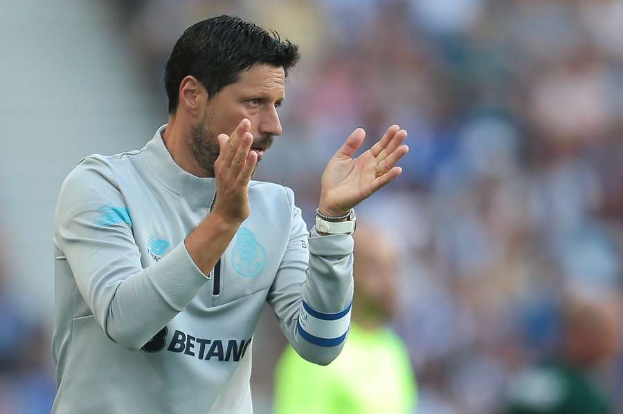 Vítor Bruno liderou a equipa no banco Vítor Bruno liderou a equipa no banco