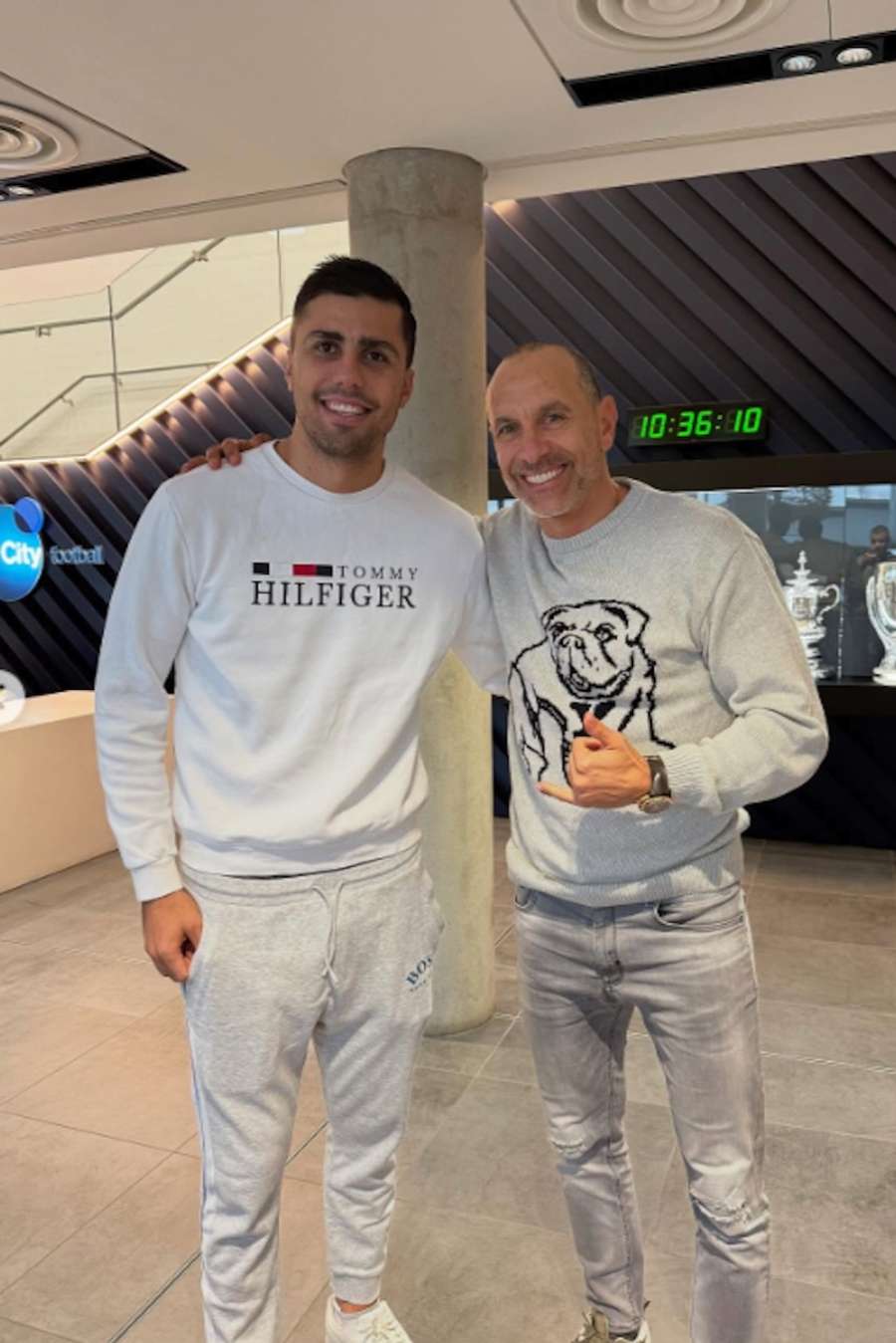 Martin Petrov an der Seite von Manchester City-Profi Rodri.