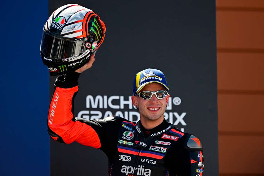 Marco Bezzecchi sul podio di Aragon