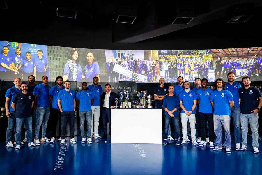 André Villas-Boas com a equipa de basquetebol masculino