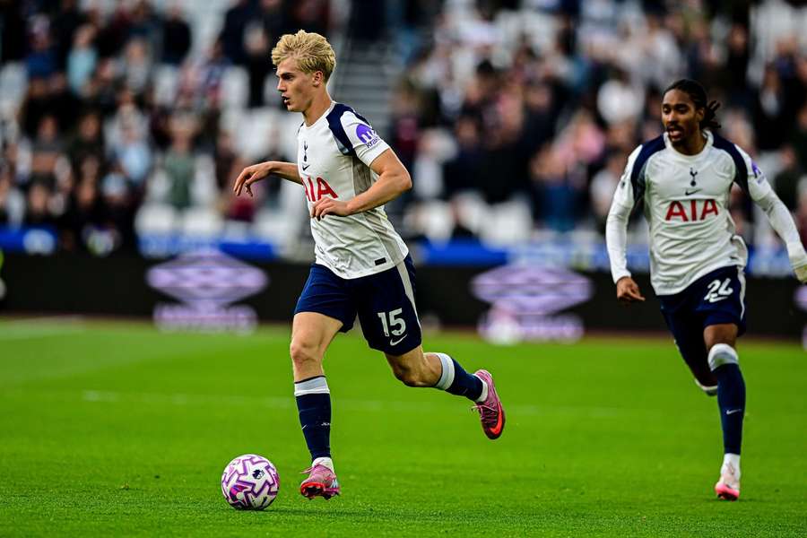 Lucas Bergvall fez o segundo golo do Tottenham