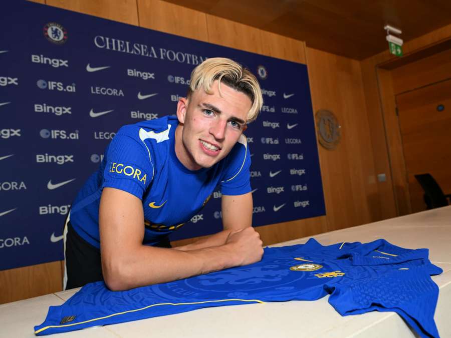 Jesse Derry na renovação com o Chelsea Jesse Derry na renovação com o Chelsea