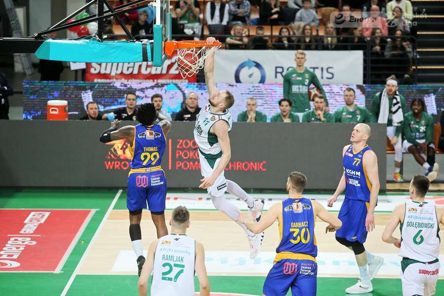 Śląsk wciąż niepokonany po meczu na szczycie Energa Basket Ligi