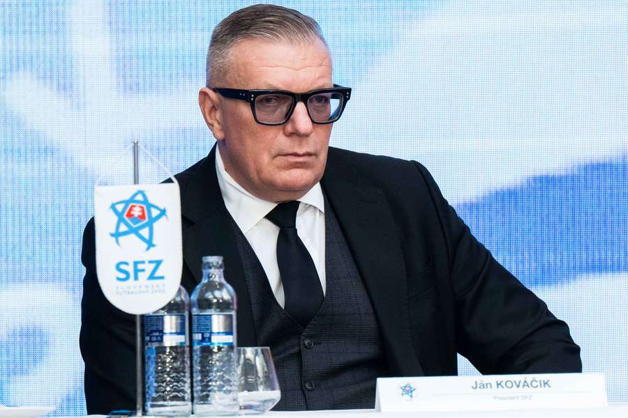 Ján Kováčik pokračuje v pozícii prezidenta SFZ.