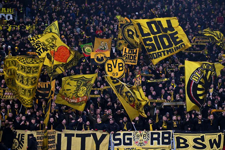Afición del Dortmund animando
