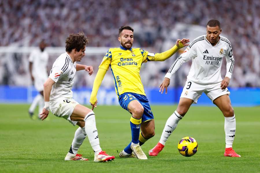 Kirian Rodriguez, în duel cu Fran Garcia și Kylian Mbappe