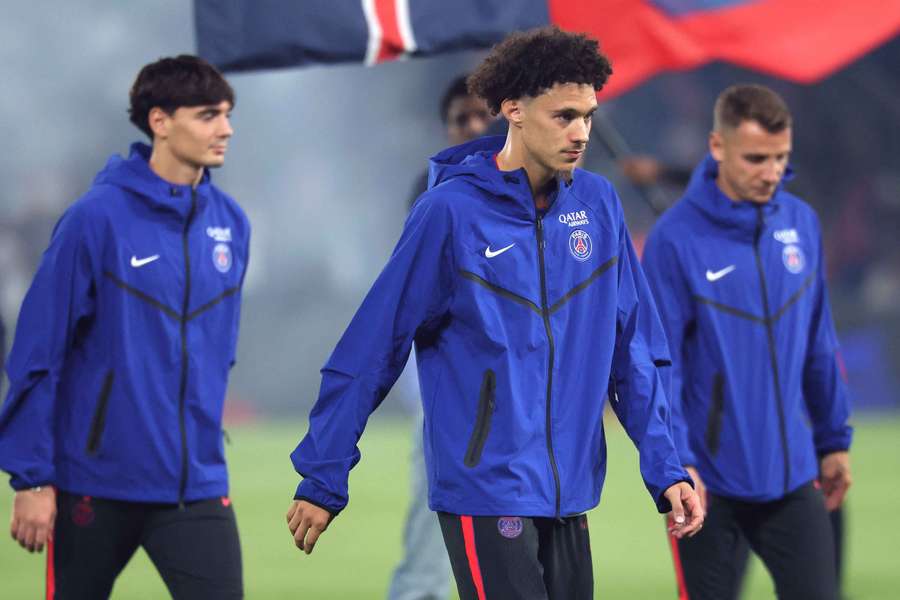 Maghnes Akliouche com o PSG Maghnes Akliouche com o PSG