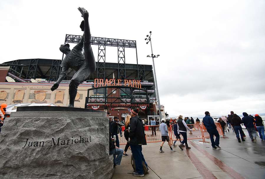 Estatua de Juan Marichal en el Oracle Park, Estadio de los Gigantes de San Francisco