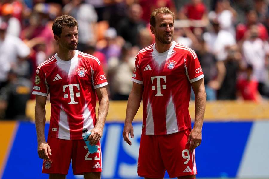 Harry Kane i Thomas Müller podczas meczu z Auckland City.