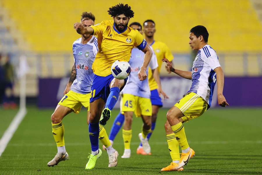 Al-Gharafa's Ferjani Sassi in action with Pakhtakor's Umar Adkhamzoda 