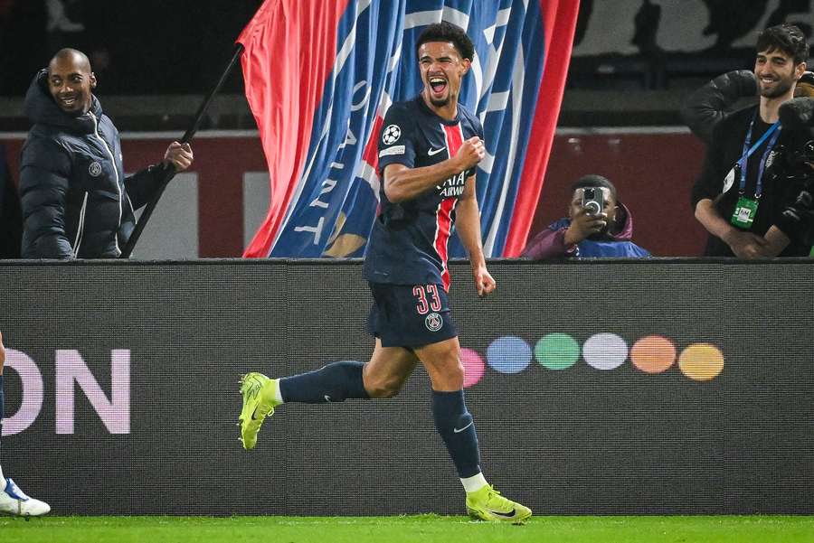 Zaïre-Emery celebra su gol ante el Atlético.