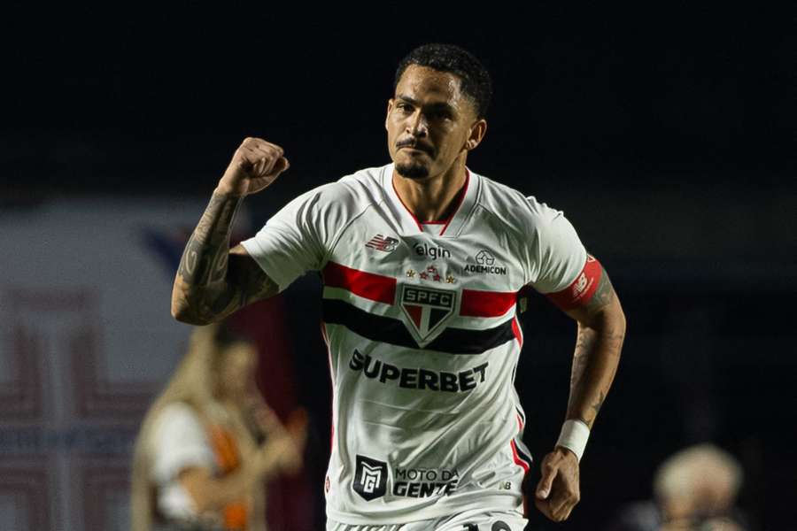 Luciano marcou o primeiro gol do São Paulo Luciano marcou o primeiro gol do São Paulo