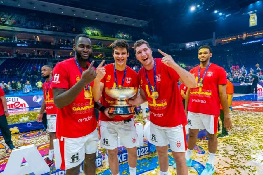 España festeja el triunfo del Eurobasket