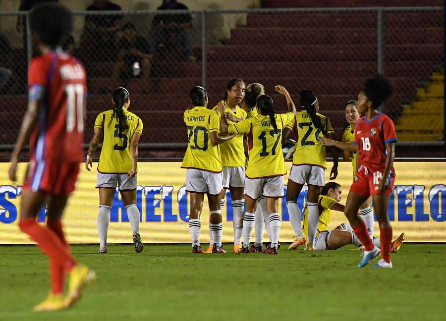 Colombia celebra uno de los goles