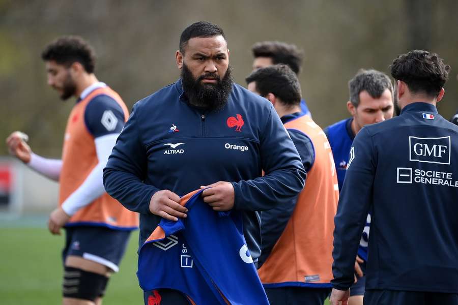 France prop Uini Atonio