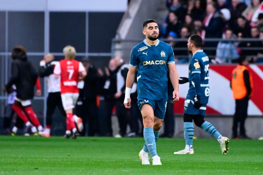 Neal Maupay desanimado com a derrota diante do Reims