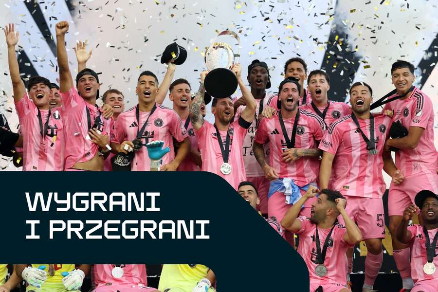 Lionel Messi podnosi swoje 48. trofeum po zwycięstwie w finale MLS Cup Lionel Messi podnosi swoje 48. trofeum po zwycięstwie w finale MLS Cup
