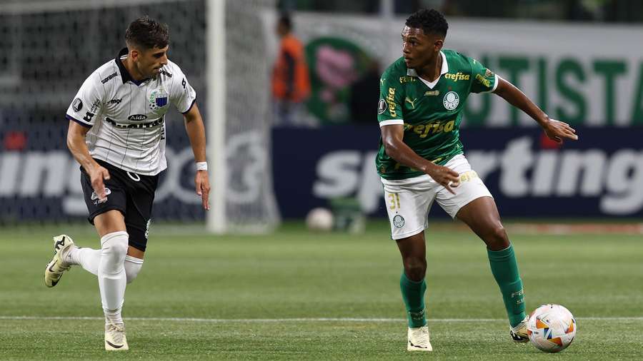 Luis Guilherme foi outra joia do Palmeiras que foi escalada como titular