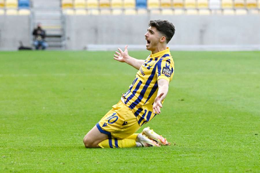 Ramadan sa prezentoval hetrikom v rozmedzí necelých ôsmich minút. Ramadan sa prezentoval hetrikom v rozmedzí necelých ôsmich minút.