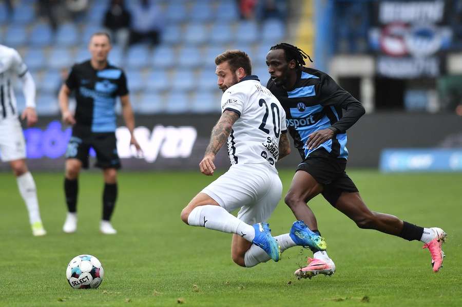 LIGA ONLINE: Sigma vede v Teplicích. Slovácko slaví v Liberci premiérovou výhru v sezoně LIGA ONLINE: Sigma vede v Teplicích. Slovácko slaví v Liberci premiérovou výhru v sezoně