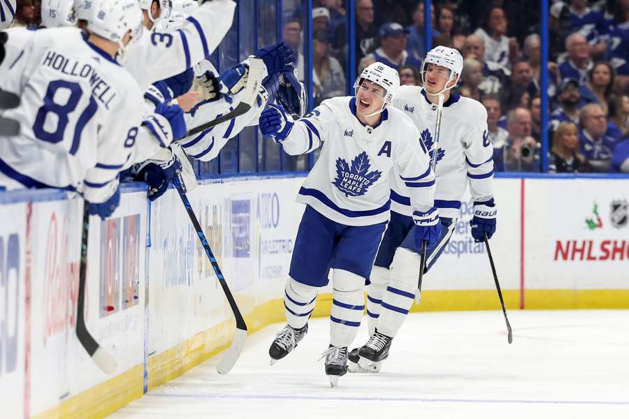 NHL, Toronto vola sulle ali di un sontuoso Marner, Vegas continua a comandare a Ovest