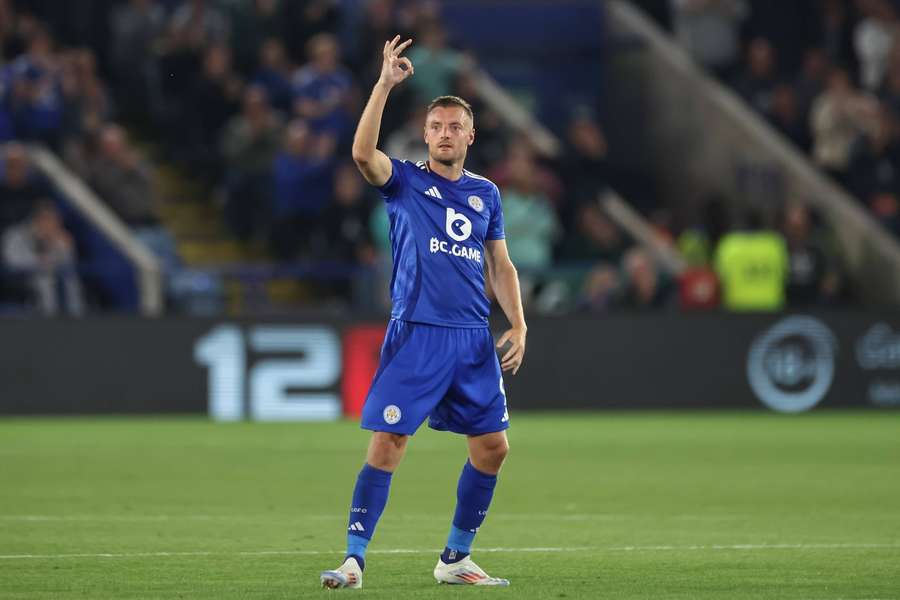 Vardy provoca adeptos do Tottenham ao relembrar o número de títulos