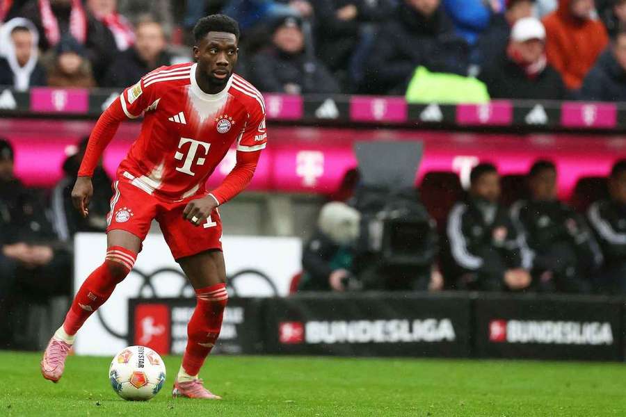 Davies má opäť zdravotné problémy. Davies má opäť zdravotné problémy.