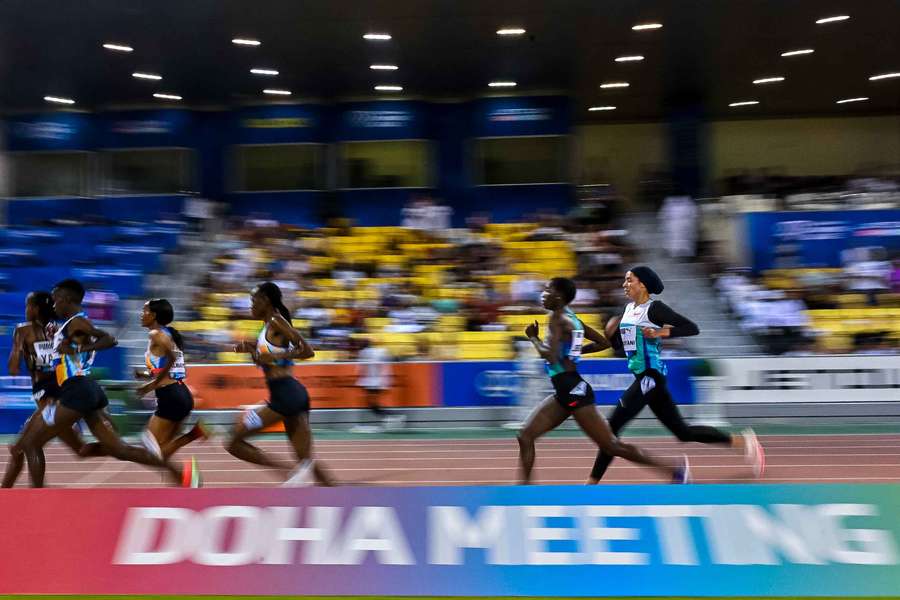 Atletas disputam a final dos 3000m com obstáculos na Diamond League de 2025 em Doha
