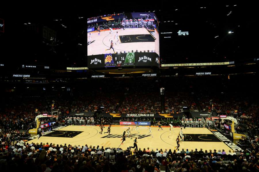 View as the Phoenix Suns play against the Milwaukee Bucks