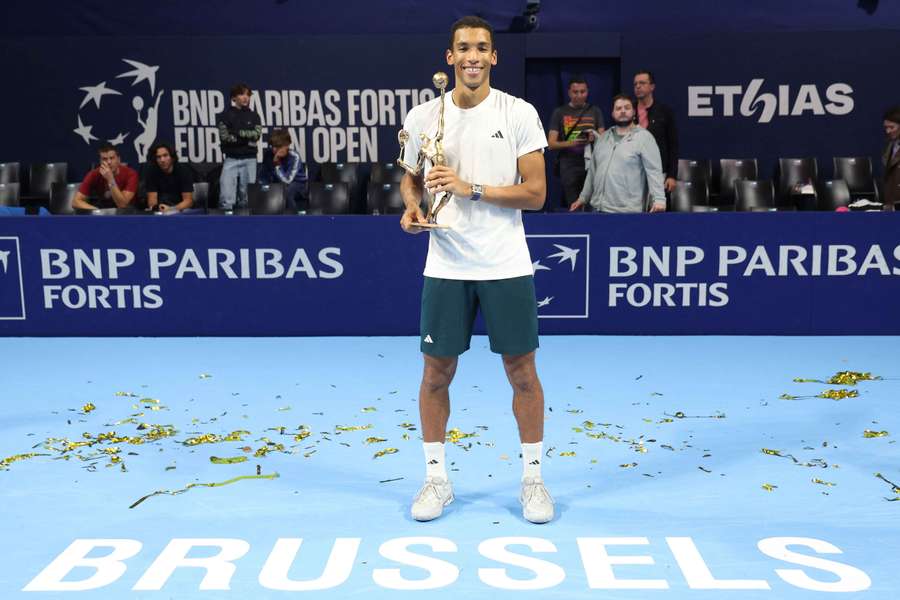 Auger-Aliassime celebrates title